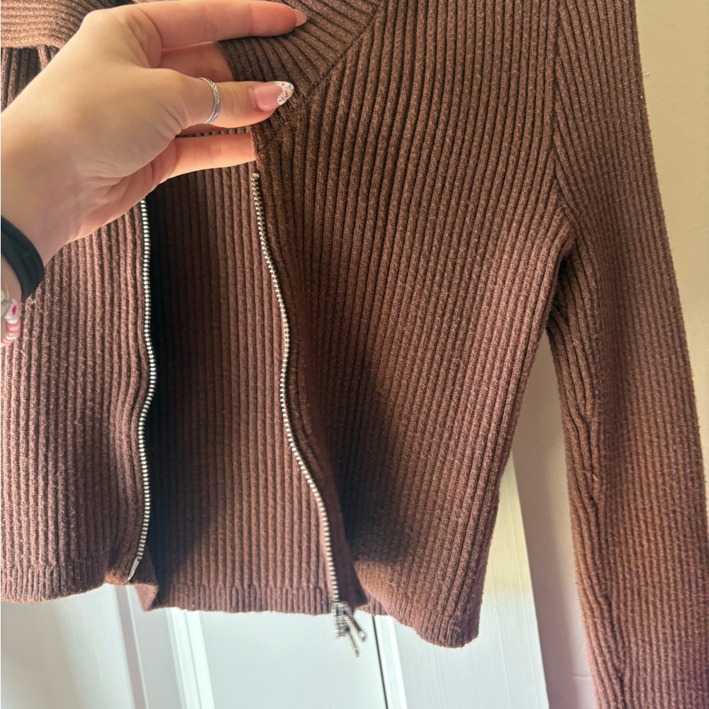 Chocolate Ribbed Knit Zip-Up Sweater - Picture 2 of 2